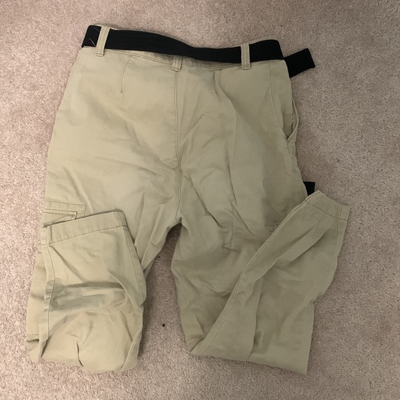 H&M women’s beige cargo pants with belt - Picture 4 of 5